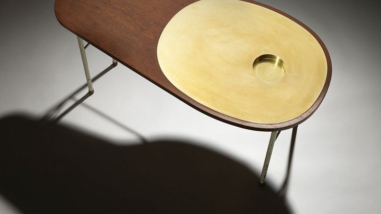 Et unika sofabord af Finn Juhl og Niels Vodder, der har stået i kunstanmelder Trine Ross´ bedsteforældres hjem, kommer på auktion hos Bruun Rasmussen med en vurdering på 400.000 kr.