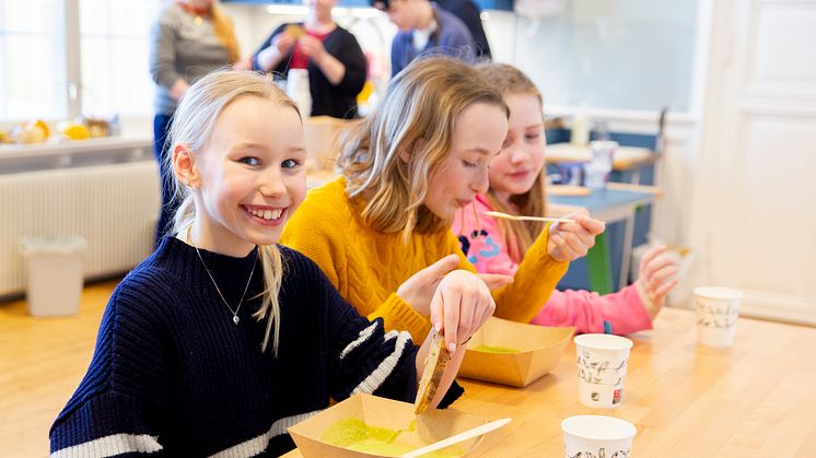 Helene har tatt turen fra Teie til Løkken 