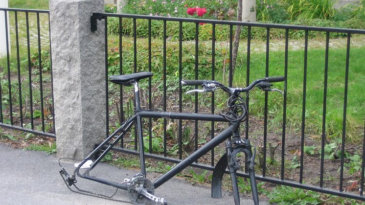 Övergivna och trasiga cyklar städas bort från centrala Umeå 