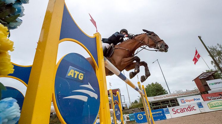 Erica Swartz och Jovita vann ATG Riders Leaugue i Norrköping på lördagen. Foto: Roland Thunholm