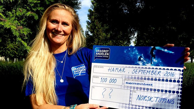 GRASROT-UTBETALING: Anne Helseth noterer rekordstore overføringer fra Grasrotandelen. Nå venter hun og resten av Norsk Tipping på giver nummer 1 million.