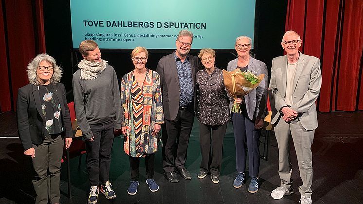 Foto från disputationen: (från vänster) Astrid Kvalbein, Camilla Damkjæer, Katarina A Karlsson, Göran Gademan, Tove Dahlberg, Tiina Rosenberg och Wilhelm Carlsson. Foto: SKH