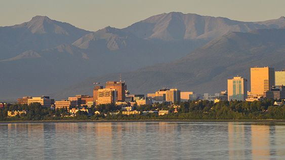 Framtiden för 4 miljoner människor och ett stort antal samhällen är i fokus på den arktiska konferensen ICASS IX i Umeå. Anchorage i Alaska är en av områdets största städer med nästan 300 000 invånare. Foto: Roy Neese.