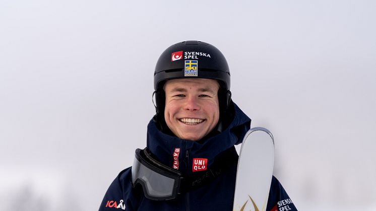 Walter Wallberg, regerande OS-mästare tog silver i världscuppremiären i Ruka.