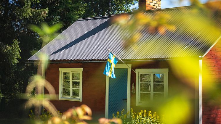 Frånvaron av internationella besökare tvingar företagare att ställa om och istället rikta sig på hemestrande svenskar.