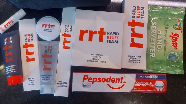 Kvinnojouren Maria får hygienkit av Rapid Relief Team