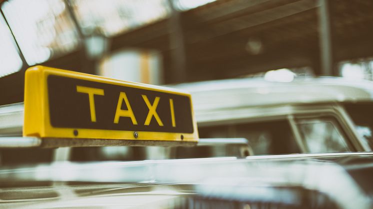 Från och med första maj måste samtliga taxibilar i Sverige vara kopplade till en redovisningscentral. 