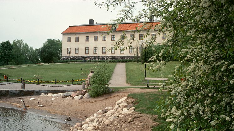 Edsbergs slott vid Edsviken i Sollentuna en av alla platser som nu finns i appen Upptäck historien. Foto: Alf Nordström