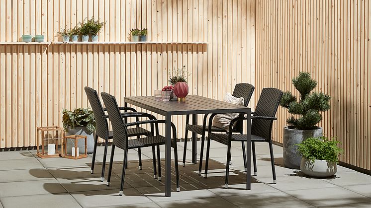 Mit den Outdoor-Möbeln von JYSK kann die Gartensaison starten.