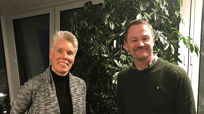 Carolin Juneberg, rektor på Hovåsskolan och grundskoledirektör Bengt Randén.