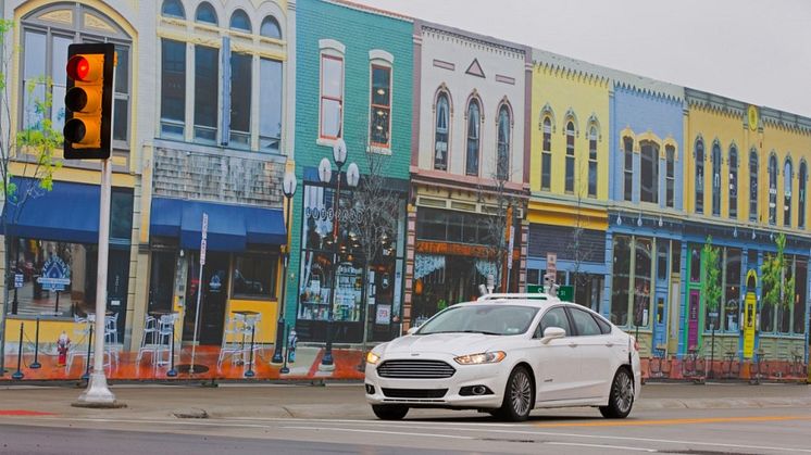 A Ford az első autógyártó, amely az Mcity-ben, a Michigan Egyetem városi forgalmat szimuláló területén teszteli önállóan működő autóit