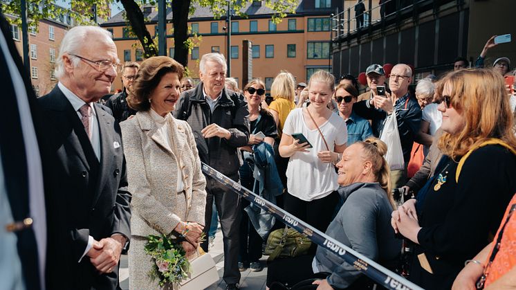 Kungaparet besöker samtliga Sveriges län under 2023. Den 4 juni kommer Kungaparet till Göteborg. Bilden är från besöket i Örebro 12 maj 2023. Foto: Clément Morin/Kungl. Hovstaterna.