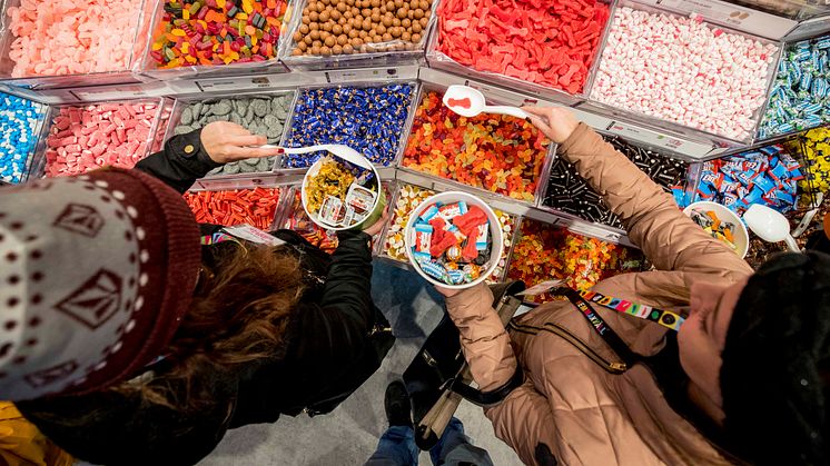 Varberg nästa! Hemmakvälls nya butikskoncept “En ny värld av godis” fortsätter sitt segertåg genom Sverige