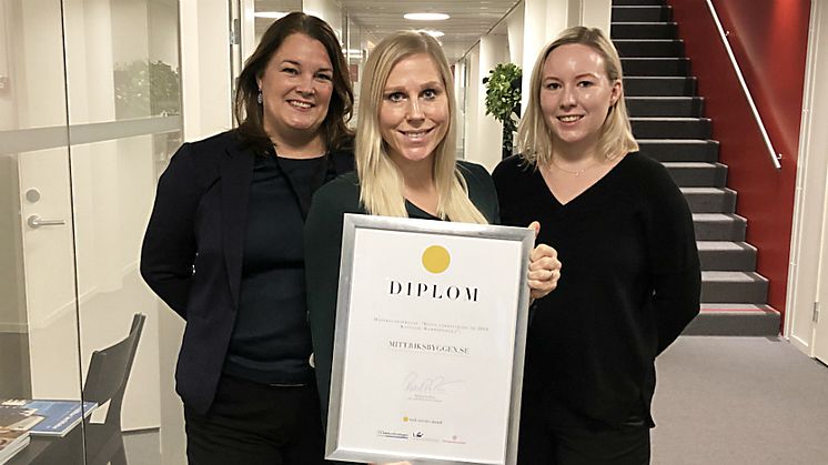 Britta von Schoultz, kommunikationschef, Anna Persson, ansvarig för Mitt Riksbyggen och Aurora Ruuskanen, chef för Riksbyggens webbgrupp.