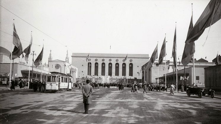 Vy över Götaplatsen med Göteborgs konstmuseum i fokus under Jubileumsutställningen 1923. Fotograf Okänd, Göteborgs stadsmuseums samlingar.