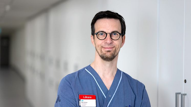 Max Gordon, docent och överläkare inom ortopedi samt verksamhetschef vid Clinical AI Research-lab på Danderyds sjukhus. Foto: Carin Wesström, Danderyds sjukhus