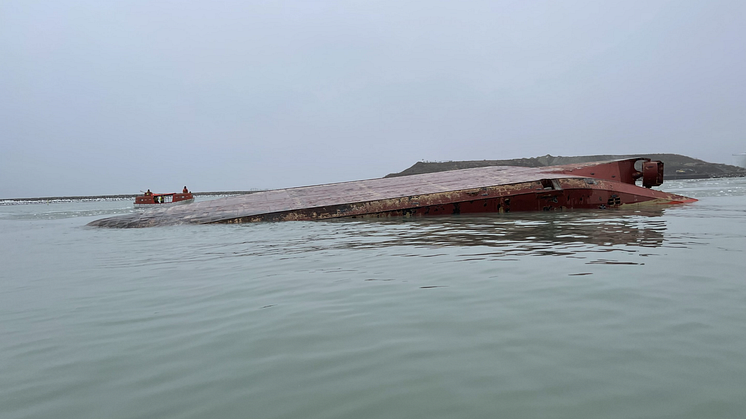 Ett mudderverk kapsejsade i Trelleborgs hamn, och Sjöräddningssällskapet deltog i räddningsinsatsen.