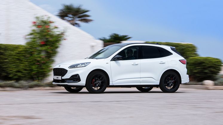 ford-kuga-black-edition_exteriores_vignale_14sept2022_0238