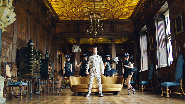 ​Världspremiär för Robbie Williams singel och video ”Party Like A Russian”