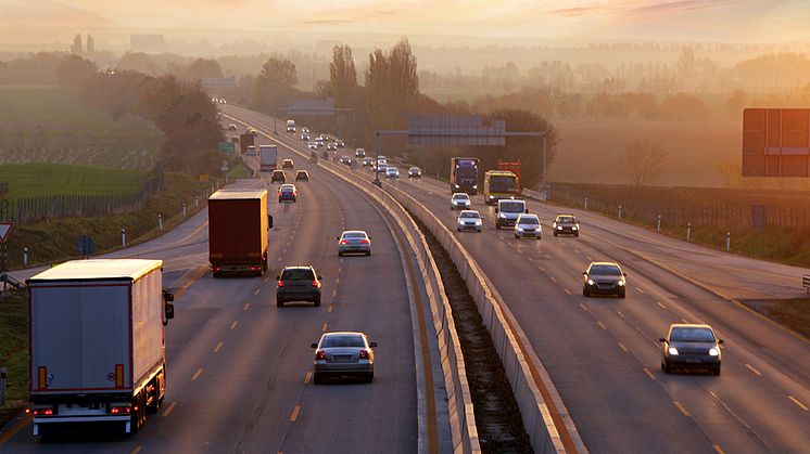 Starting trips before 7am saves time, men are better at braking smoothly, and women stay within speed limits, says new driving trends data