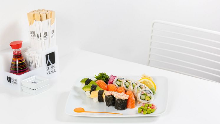 Sushi Yamas Mama's Sushi, som fick en ny sammansättning under hösten 2017 - med färsk, odlad rå lax.