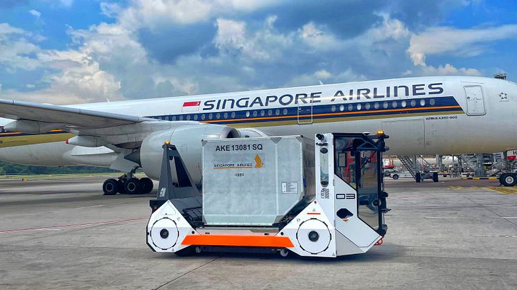 3rd generation Auto-DollyTug at Changi Airport