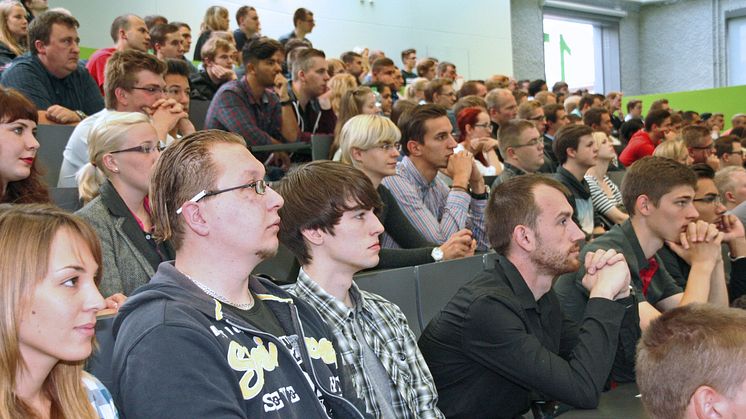 An den Vormittagen besuchen die "Schnupperstudierenden" reguläre Lehrveranstaltungen der Erstsemester-Bachelorstudiengänge.