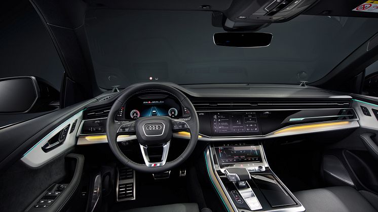 Audi Q8 interiør (Sakhirguld)
