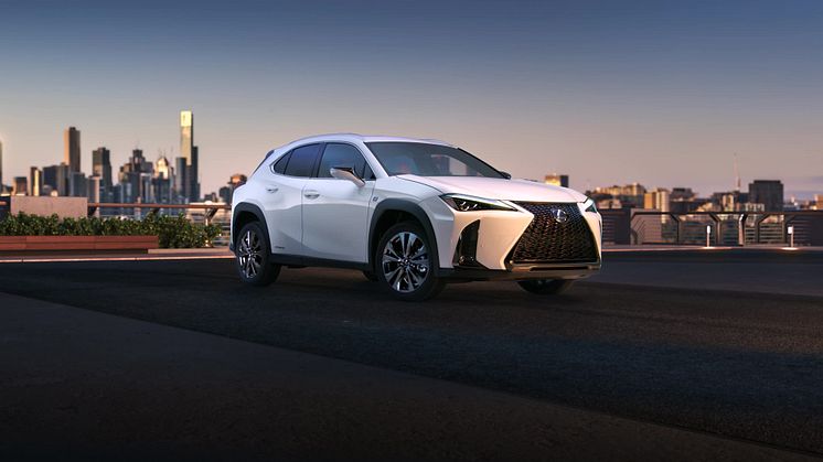 Lexus avslöjar hur helt nya kompakt-crossovern UX ser ut