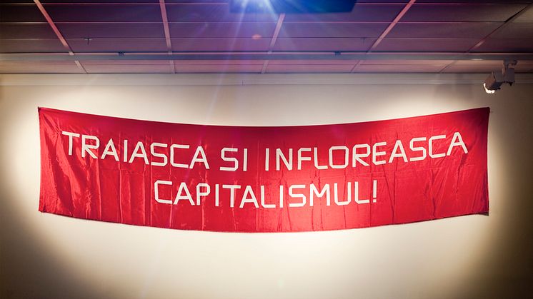 There Is No Alternative. Pressbild: Mona Vatamanu & Florin Tudor, "Long Live and Thrieve Capitalism!", 2007