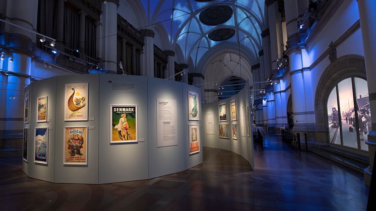 Ny utställning bjuder in till en visuell drömresa genom reseaffischernas Norden. Foto: Peter Segemark, Nordiska museet.