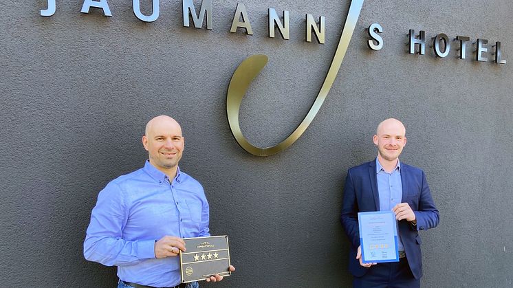 v.l.n.r.: Matthias Beinlich (Geschäftsführer b'mine hotels) und Dominique-Alexander Ewerth (Hotel Manager Jaumann's Hotel)