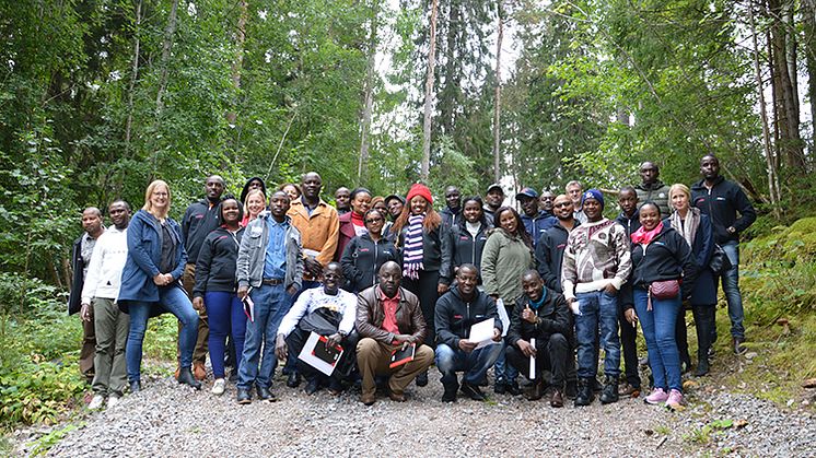 I utbildningsprogrammet deltar 15 yrkesverksamma från 5 afrikanska länder. Med på bild är även Sara Larsson, Kommunsamordnare, Gästrike Vatten och Jenny Fredby, Programdirektör, ITP SUWAS.