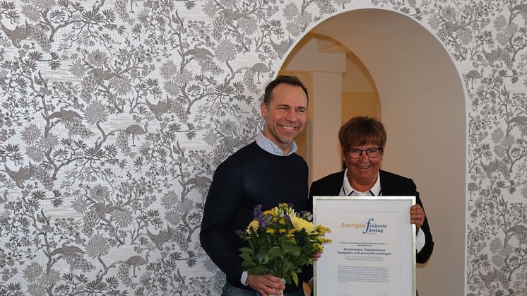 Margareta Lundgren, avdelningschef tog emot priset för städenheten