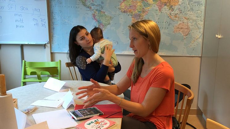 Pressinbjudan: Utrikesfödda lär sig svenska på öppna förskolan – SKL vill sprida metoden