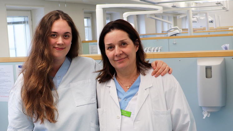 Tävlingsarrangörerna Johanna Bergström, legitimerad tandhygienist och Karin Sunnegårdh-Grönberg, tandvårdsstrateg vid Folktandvården Västerbotten. Foto: Malin Emilsson Nilsson