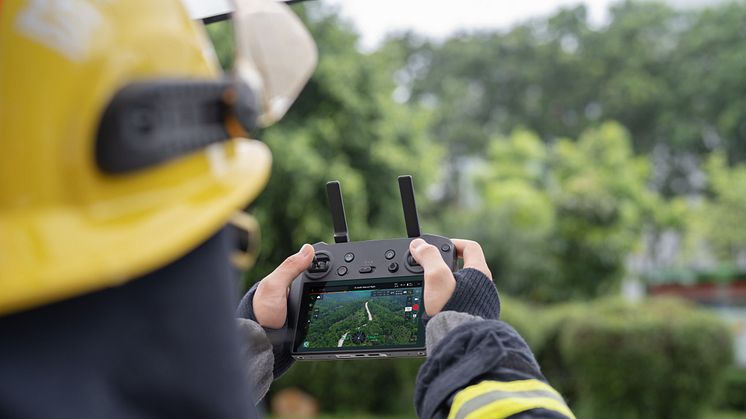 Firefighter using Mavic 3 Enterprise