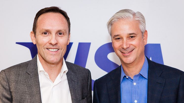 Nicolas Huss, CEO Visa Europe (links) und Charles W. Scharf, CEO Visa Inc. (rechts)