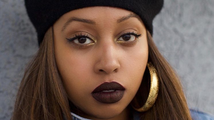 Beyonces favorittpoet, kritikarroste Warsan Shire, no omsett til norsk