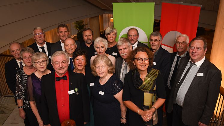 17 50-årsjubilanter ble feiret og gratulert av konsernsjef Tone Wille (foran med briller): Inger Johanne Sæterbø Håland, Jens Leonard Stien, Asbjørn Rolf Bergersen, Svenn Roar Edvardsen, Aslaug Slatlem, Øyvind Gjerde, Arnhild Kristiansen, Bjarne Ravl