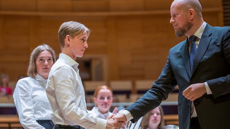 Årets Mensa Norges pris tildeles Norges Musikkorps Forbund for deres bidrag til å fremme intelligens gjennom musikalsk opplæring. Foto: Trine N. Vichmann