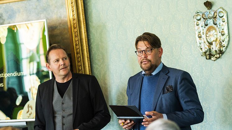 Marcus Fredriksson från Karlskrona kommun hör Ola berätta om vårt nya stipendium #Tillsammans.