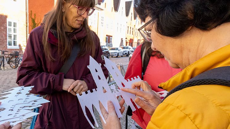 Führung für blinde und sehbeeinträchtige Menschen durch das Holländische Viertel