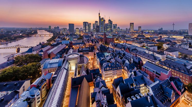 Frankfurt am Main_Frankfurt_am_Main_Skyline_bei_Sonnenuntergang