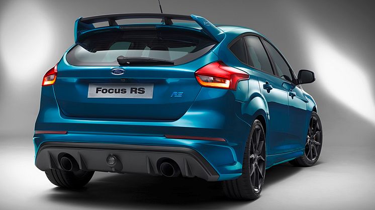 A Ford bemutatja a 350 lóerős, új Focus RS-t; Az izomautót Ken Block szabadítja rá Goodwood aszfaltjára