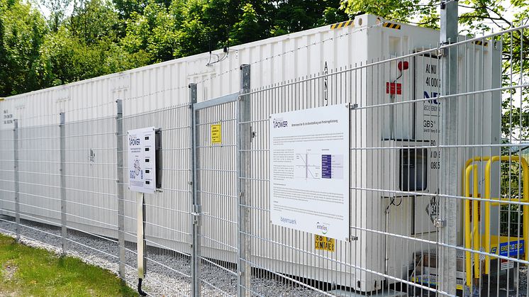 Seit Mittwoch (21. Juni) hilft Bayerns erster Regelenergiespeicher in Garching bei München (Oberbayern), Schwankungen im europäischen Stromnetz auszugleichen.