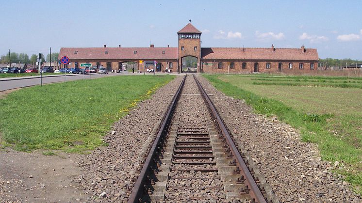 Förintelselägret Auschwitz-Birkenau. Bildkälla: Wikimedia Commons