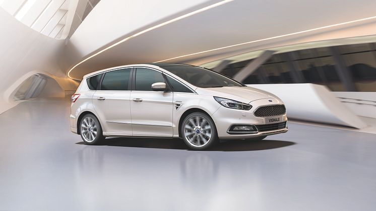 A Ford S-MAX és Galaxy modellekben megjelenik a modern és üzemanyag-takarékos EcoBlue dízelmotor 150 és 190 lóerős kivitele, valamint a 240 lóerős Bi-turbo változat