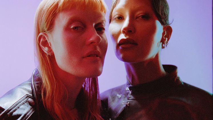 Icona Pop släpper det efterlängtade albumet ”Club Romantech”