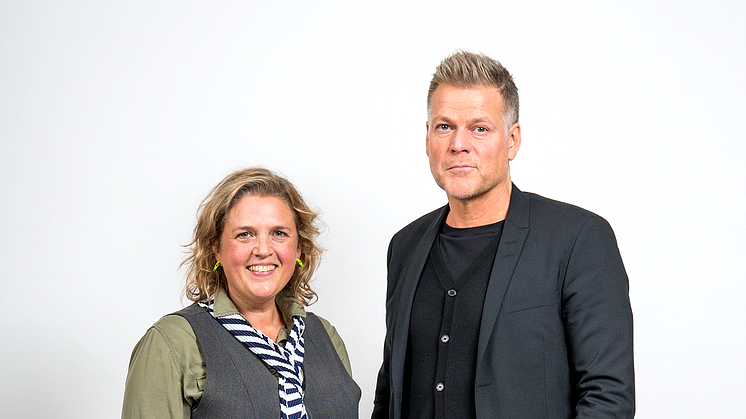 Gabriella Ekström, ny HR-chef, och Dentsu Aegis Networks koncernchef Mattias Behrer.